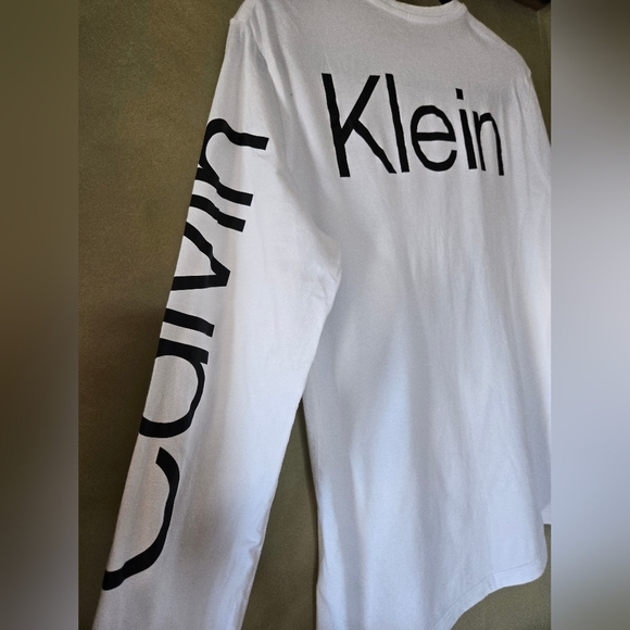 Calvin Klein | Men's Vertical Logo Classic Crewneck T-Shirt, Size XS - Picture 4 of 7